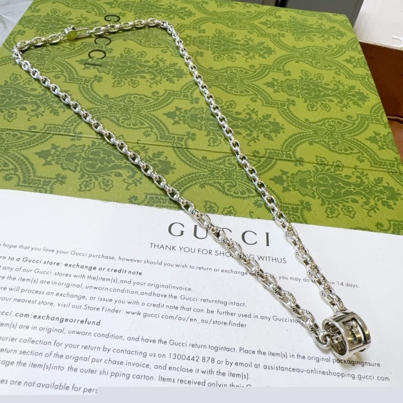 G*u*i necklaces